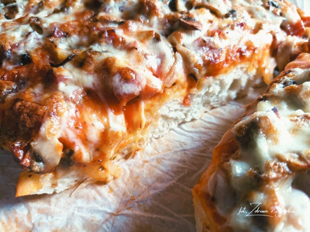 pizza na grubym cieście pizza vintage pizza na grubym cieście