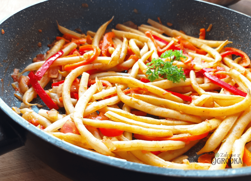 Fasolka szparagowa smażona z czosnkiem