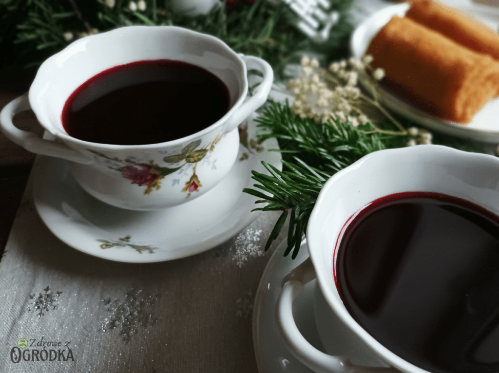 Czerwony barszcz Wigilijny podawaj również w Sylwestra Czerwony barszcz , Barszcz wigilijny, barszcz czerwony bez grzybow, 3