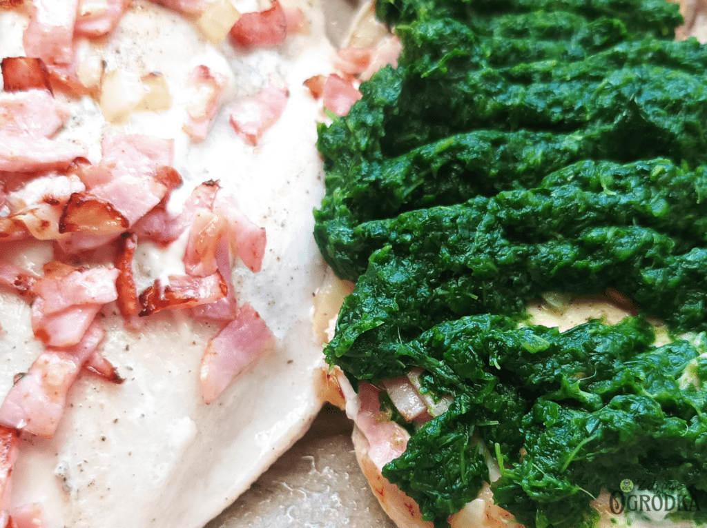 Filet z kurczaka zapiekany ze szpinakiem i wędliną Kurczak ze szpinakiem zapiekany