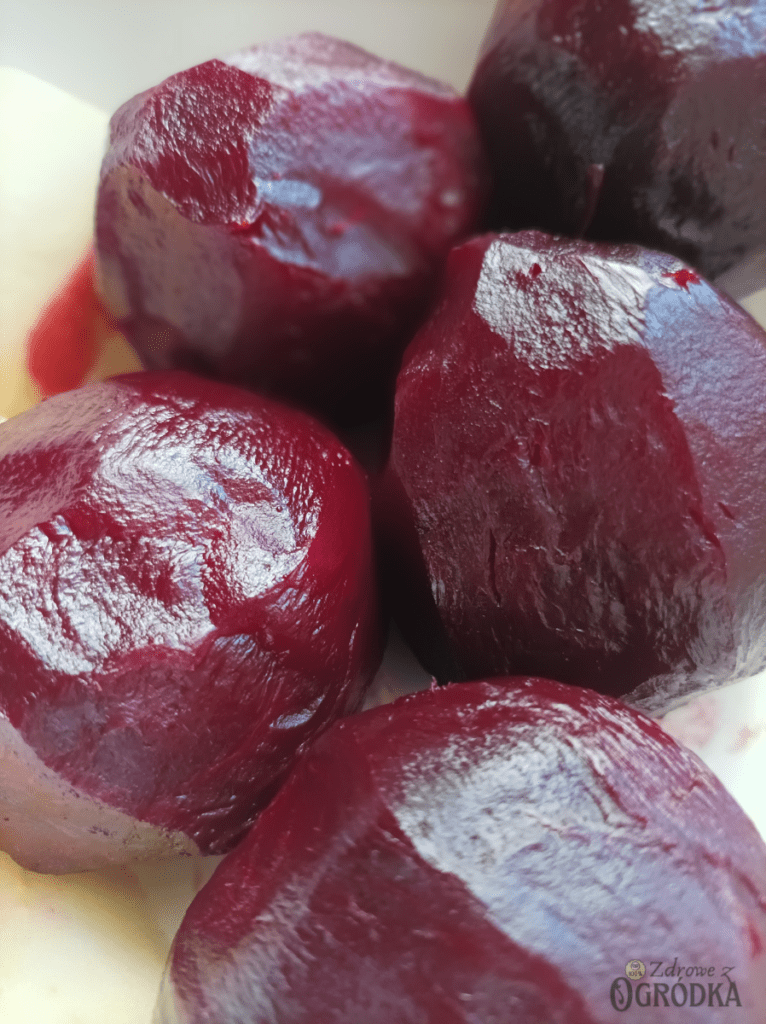 Pieczone buraczki Buraczki zasmażane przygotowuje z pieczonych buraków