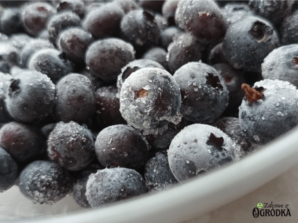 koktajl z borówek amerykańskich koktajl z mrożonych borówek amerykańskich